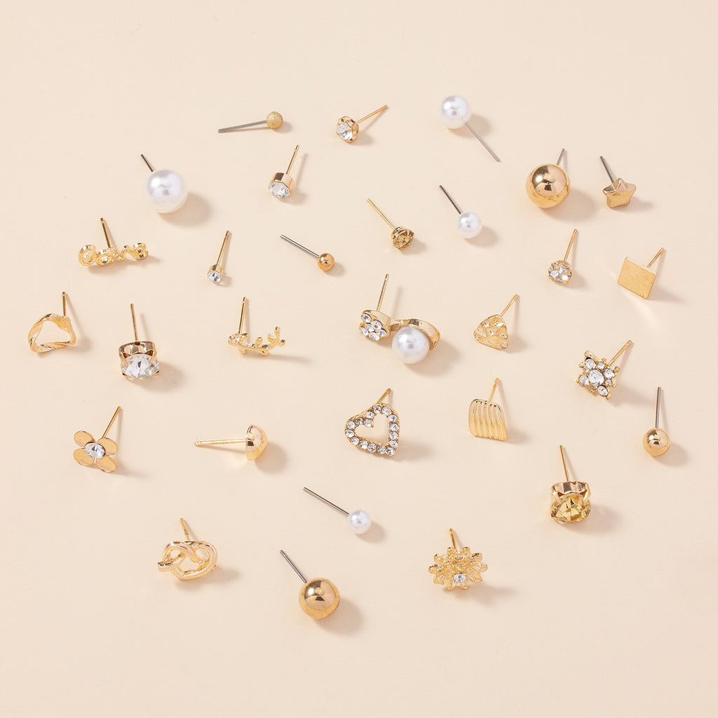 A Set of 30 Stylish Heart-Shaped Letter Stud Earrings