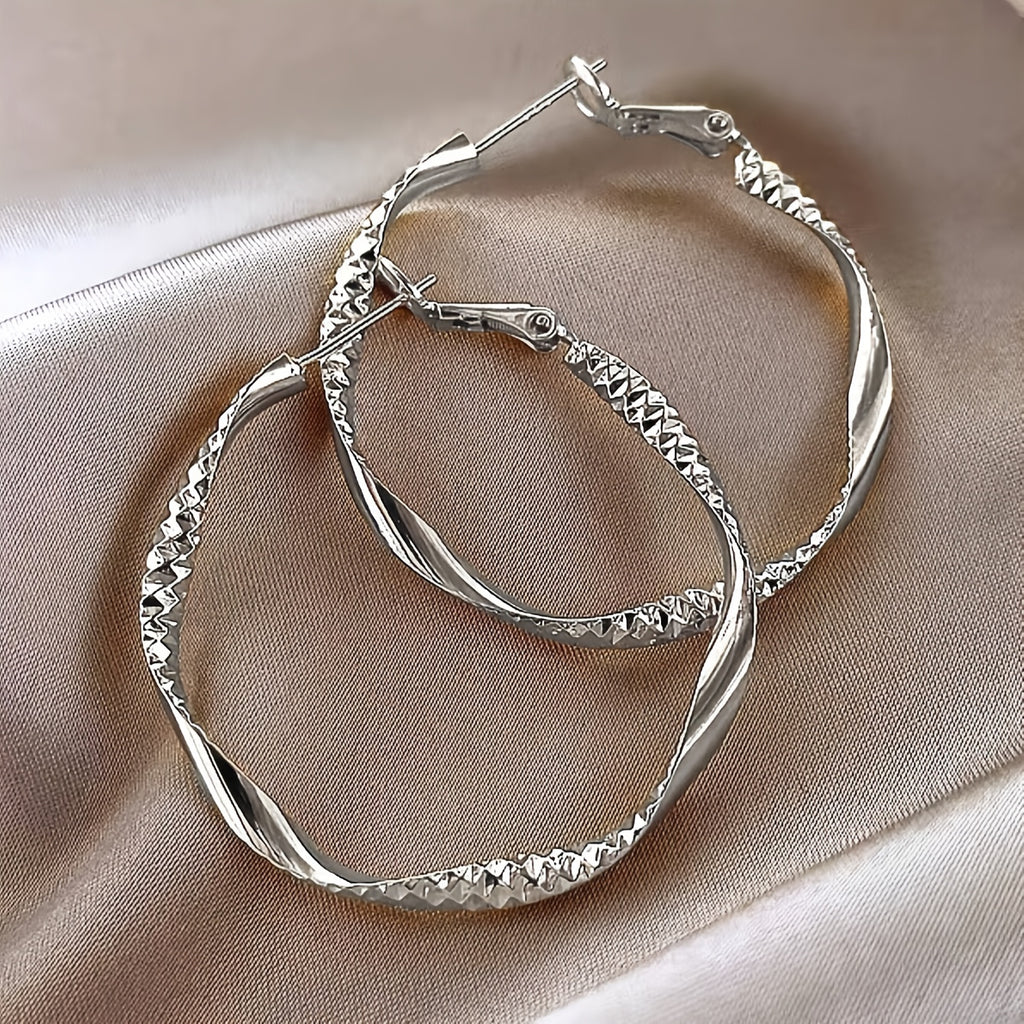 Delicate Silky Texture Design Women's Earrings.