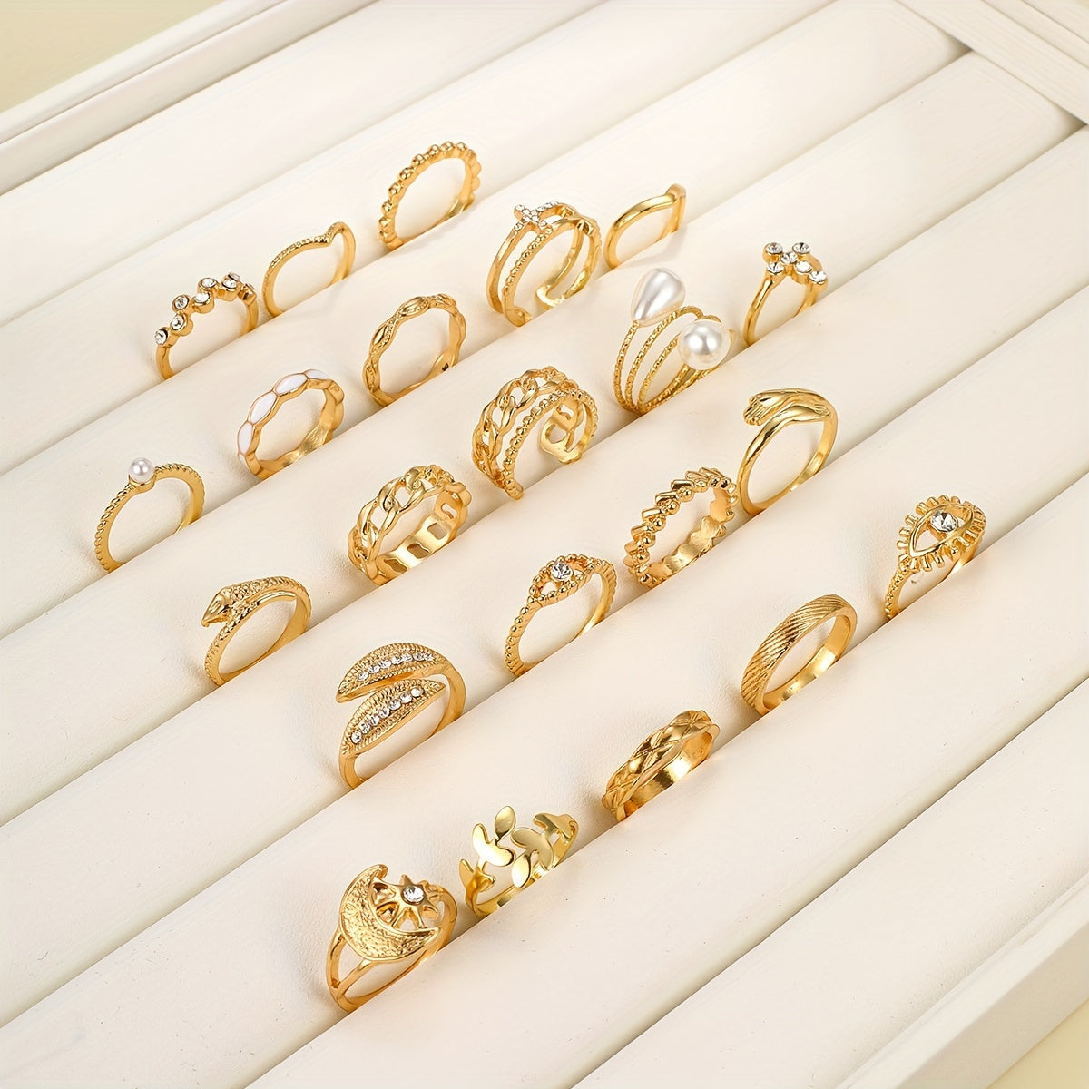 A Set of 22 Stylish Vintage Rings