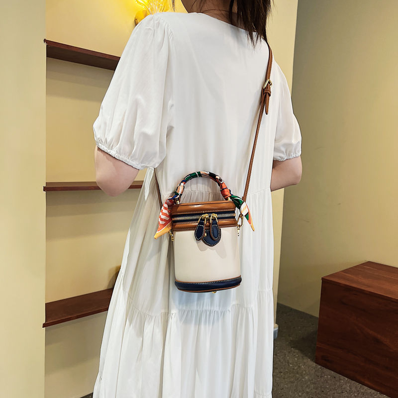 Fashionable Round Cylinder Handbag