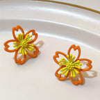 Charming Asymmetric Daisy Flower Stud Earrings.