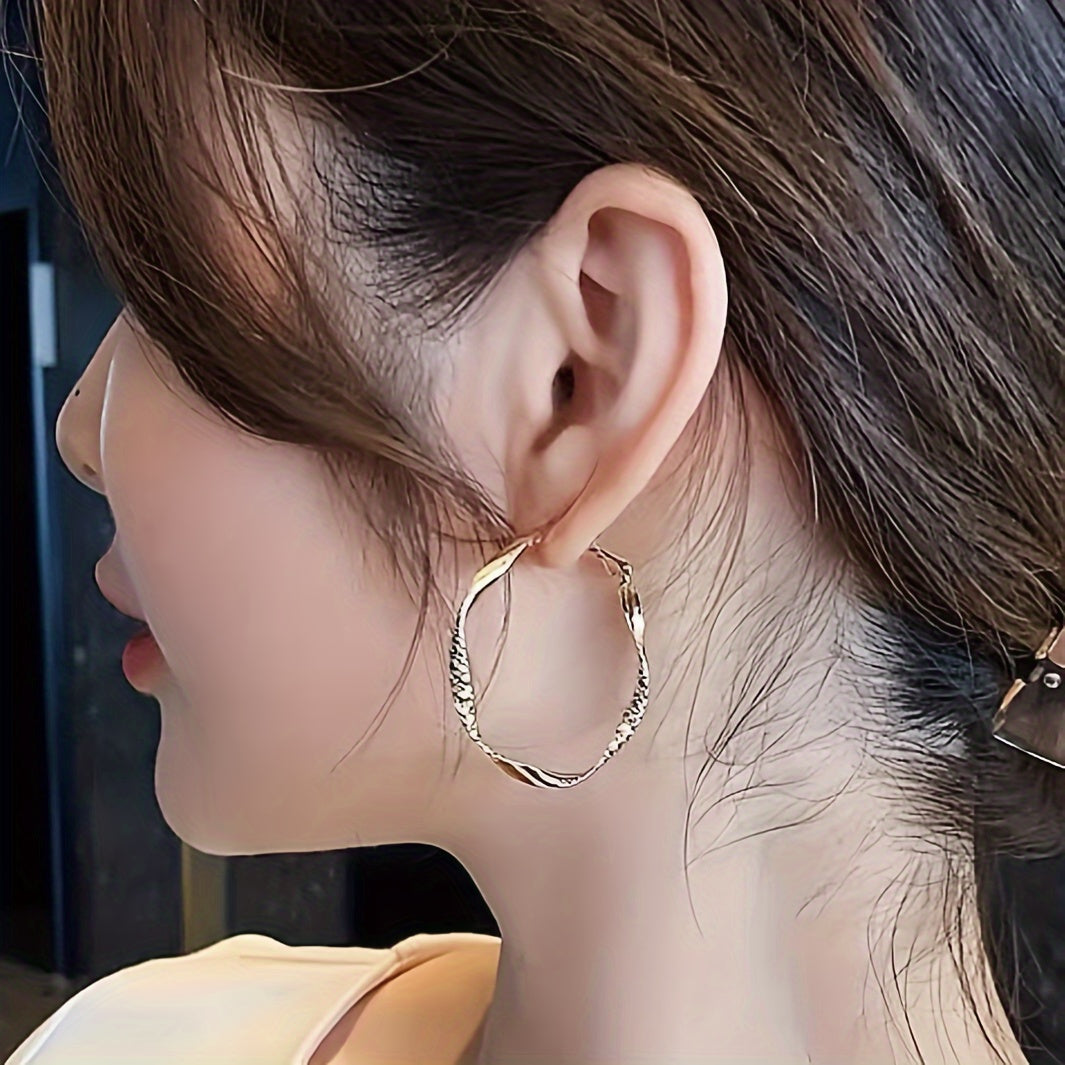 Delicate Silky Texture Design Women's Earrings.