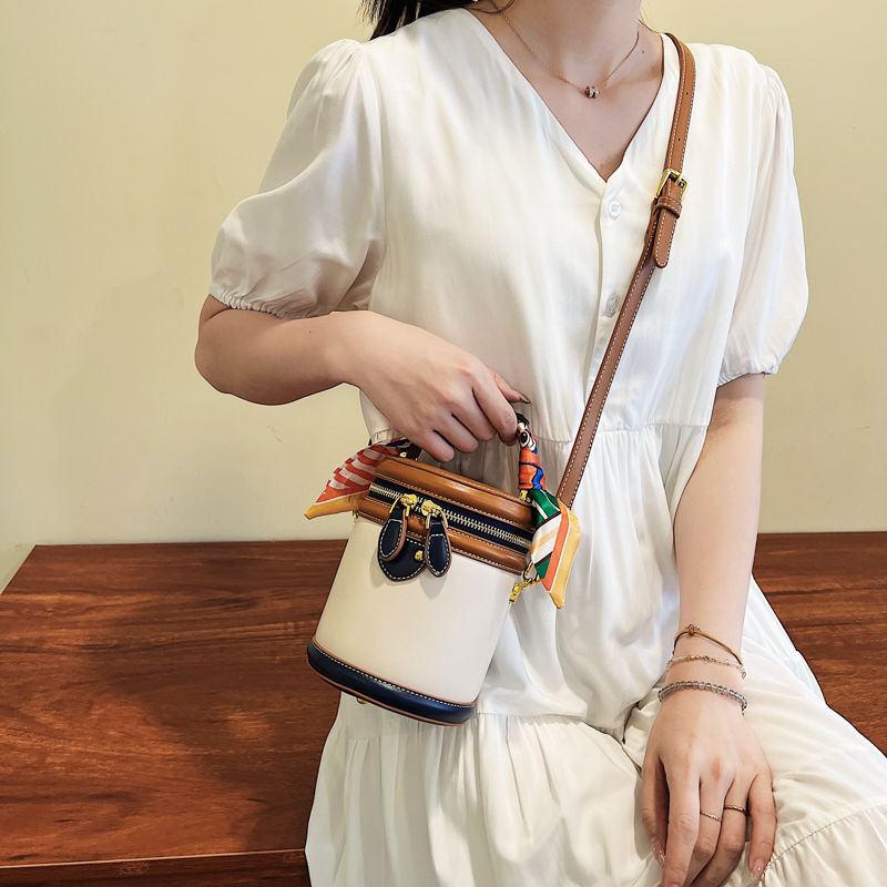 Fashionable Round Cylinder Handbag