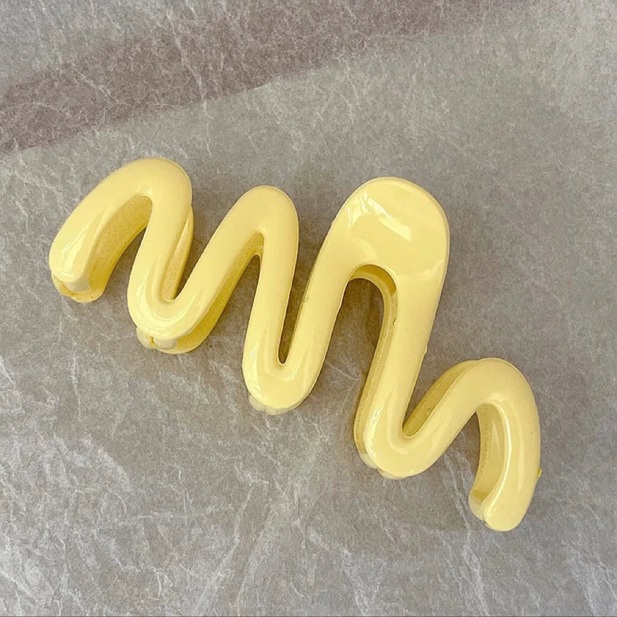 Jelly Wave Hair Claw Hairpin.