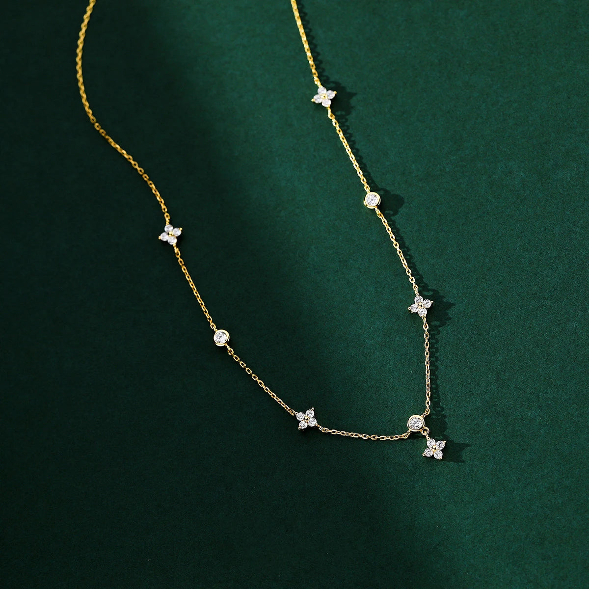 ANENJERY Inlaid Zircon Four-leaf Flower Chain Necklace.