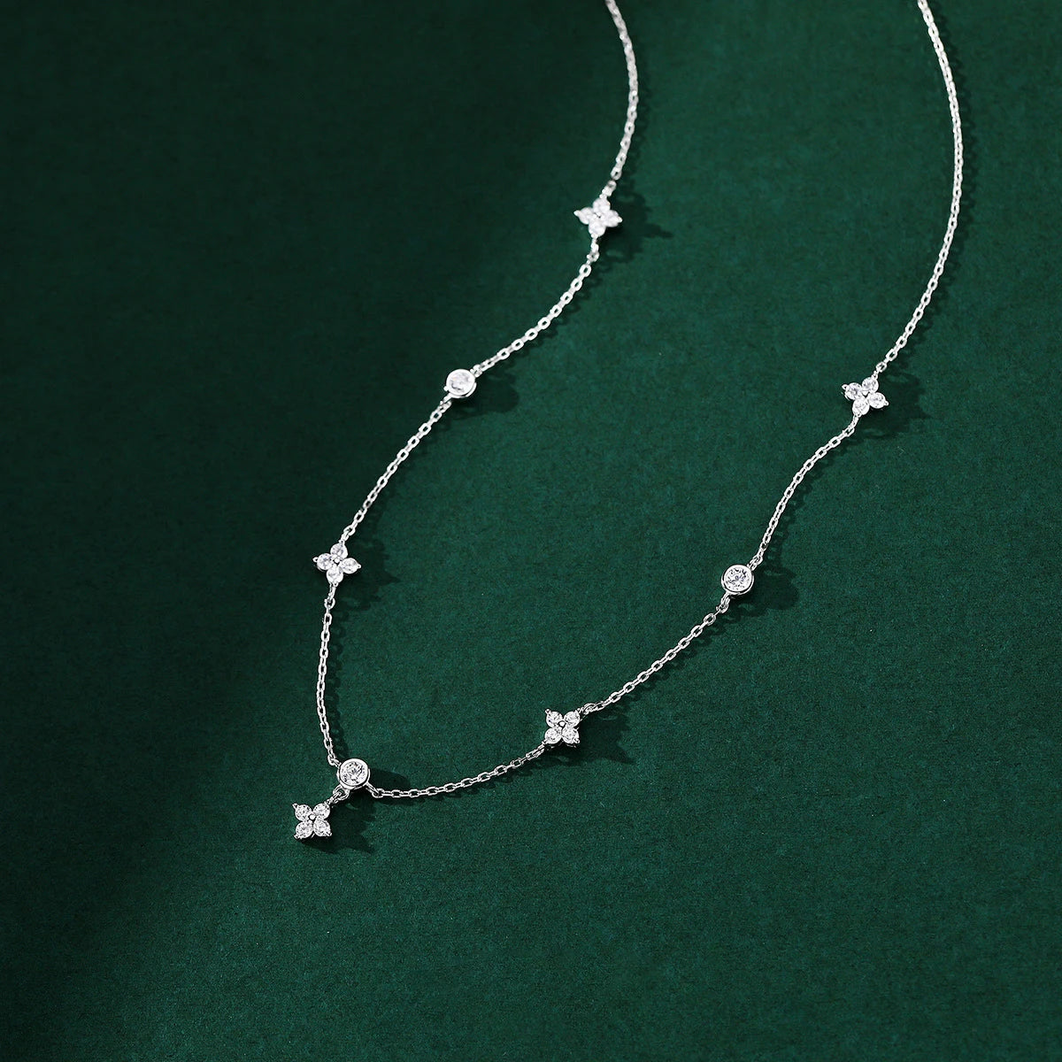 ANENJERY Inlaid Zircon Four-leaf Flower Chain Necklace.