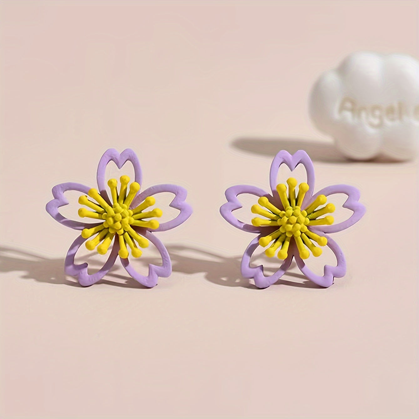 Charming Asymmetric Daisy Flower Stud Earrings.