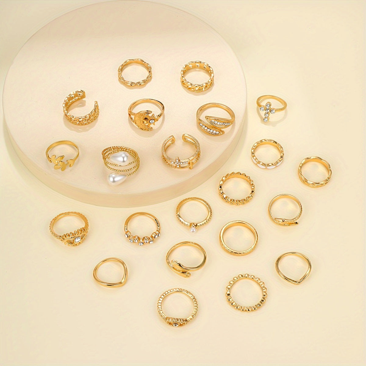 A Set of 22 Stylish Vintage Rings