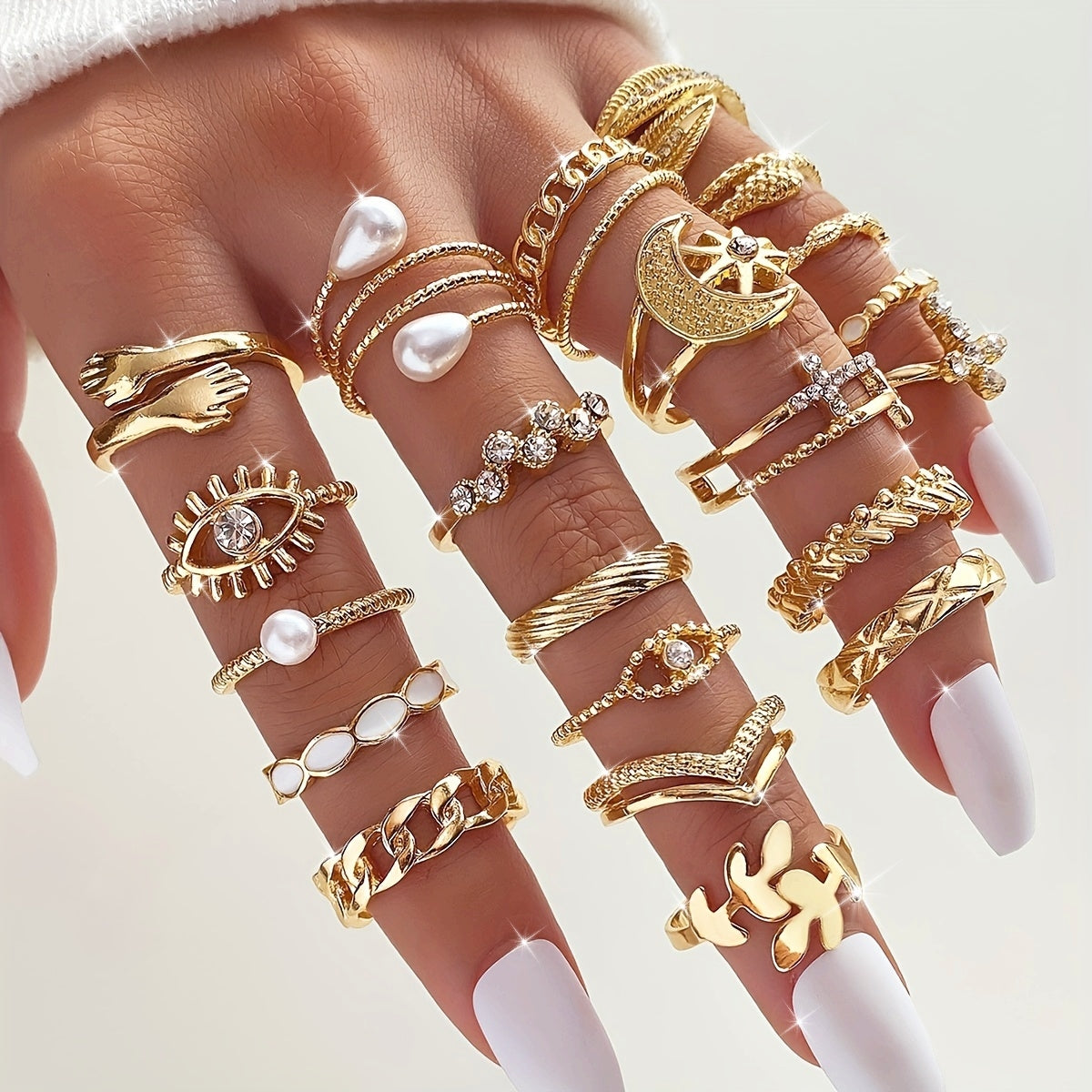 A Set of 22 Stylish Vintage Rings