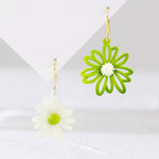 Charming Asymmetric Daisy Flower Stud Earrings.